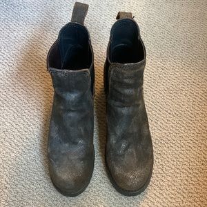 FRYE Sabrina Chelsea Boots